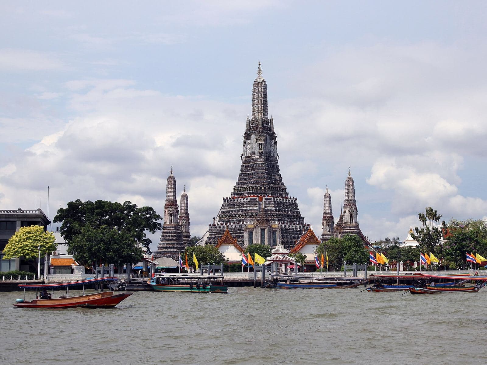 Wat Arun temple on the Chao Phraya River, Bangkok